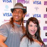 Наташка в кайфе: как муж Королевой тренирует огромный язык