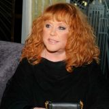 Приехавшая погостить Пугачева порадовала Высоцкую презентом ручной работы