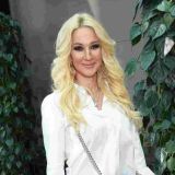 Знакомство с морем: двухлетняя дочь Леры Кудрявцевой сразила поклонников