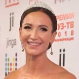 Бузова с распухшими губами стала неузнаваемой