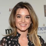 Бородина засветилась в шлепках с носками и в шубе в центре Москвы