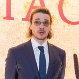 Усы щеточкой: красавчик Максим Матвеев стал копией звезды прошлого