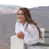 Примерный семьянин наверстывает упущенное в объятиях Муцениеце 