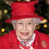 Королева Елизавета II влезла в разборки Меган Маркл с отцом