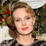 Сгорбилась и пожелтела: Рената Литвинова стала 