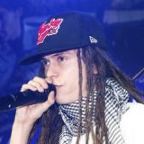 Отец покойного Децла погряз в долгах