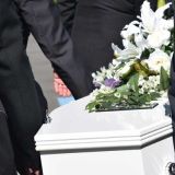 Положила ему 500 рублей: у гроба наркодилера Даны Борисовой разразился омерзительный скандал