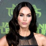 Платья и длинные волосы: почему Меган Фокс позволяет сыновьям странные наряды