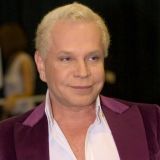 С трудом открывающий рот Моисеев мечтает покинуть Россию 