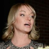 Потная Волочкова прикрыла голую грудь веником 