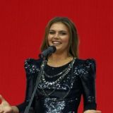 Алина Кабаева в блестящем мини шокировала публику после слухов о беременности
