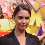 По стопам Карпович: Муцениеце слилась в страстном поцелуе с женатым красавцем