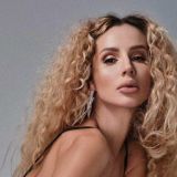 Мать схватила за волосы загулявшую Лободу