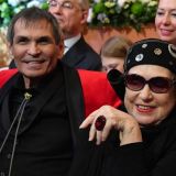 Умирающая Федосеева-Шукшина отдала Алибасову квартиру  