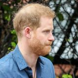 К беременной жене: принц Гарри сбежал в США сразу после похорон