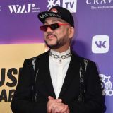 Шлепал по ягодицам: разгоряченного Киркорова засняли во время нежностей с куколкой