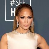 Отказалась от макияжа и дорогих нарядов: появились первые фото Лопес после скандального расставания Отказалась от макияжа и дорогих нарядов: появились первые фото Лопес после скандального расставания