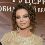 Темные вставки и утягивающие костюмы: похудевшую Королеву вывели на чистую воду