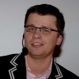 Харламов посвятил песню сцепившейся с Долиной артистке