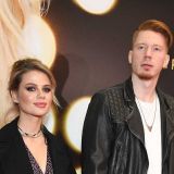 Жена Преснякова в мокрой комбинации продемонстрировала соблазнительные прелести