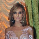 Обнаженная Глюкоза выставила напоказ все прелести: Зачем одежда?