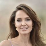 Джоли застукали в странном виде рядом с опасными насекомыми