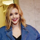 Карьера важнее: Караулова отодвинула маленького ребенка на второй план