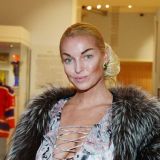 Вывалила грудь: Волочкова в экстремально сексуальном наряде чуть не сорвала школьную линейку