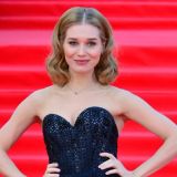 Асмус бросилась спасать облитую помоями сестру