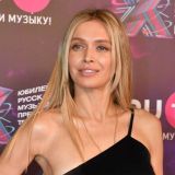 Брежнева обнажила живот после слухов о беременности