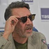 Целовал в десна и звонил пьяным: потерявшая 19 миллионов бывшая солистка 