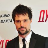 Счастливую Акиньшину засняли в объятиях Козловского: Танцевали и держались за руки