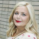 Надевшая кольцо Пегова откровенно о замужестве: Готова мчаться за ним и признаваться в любви Надевшая кольцо Пегова откровенно о замужестве: Готова мчаться за ним и признаваться в любви