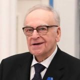 Раз внуки и дочь не приехали: народ на похороны Кириллова собирали по соцсетям