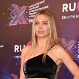 Декольте, короткие наряды и шикарная фигура: какой растет 12-летняя дочь Веры Брежневой