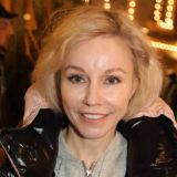 В одном халатике: фото Зудиной в пикантном виде ошеломили В одном халатике: фото Зудиной в пикантном виде ошеломили