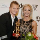 Жена машущего с галерки Тарасова осадила Бузову