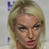 Потеряла пальцы? Выставившую 