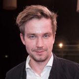 Лицом в десерте: лысый как коленка Петров бурно отпраздновал день рождения Лицом в десерте: лысый как коленка Петров бурно отпраздновал день рождения