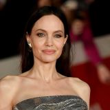 Джоли кусает локти: Разведенного Питта застукали с новой пассией