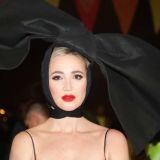 Бузова и Галустян повеселились у бассейна в Африке