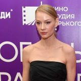 Усыпанная бриллиантами Ходченкова показала фигуру Усыпанная бриллиантами Ходченкова показала фигуру