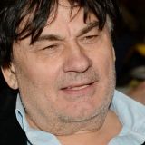 Связался с 17-летней, открестился от дочери и отказался брать внуков на руки: как живет ловелас Серов