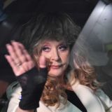 Вот и все: Немощная 72-летняя Пугачева сбагрила детей чужой женщине