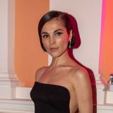 Сати Казанова проявила навыки доярки