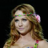 Едва выбравшуюся с того света МакSим просят показать прелести: Снимись обнаженной