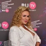 Семенович рассказала правду о своей выдающейся груди 