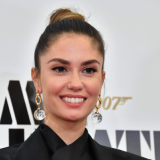 Муцениеце купила роскошный черный дом за городом