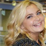 Пегова показала кадры из нового сериала про акушерку Пегова показала кадры из нового сериала про акушерку