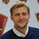 Врач объяснил роль перенесенного в детстве менингита в проблемах Корчевникова со слухом